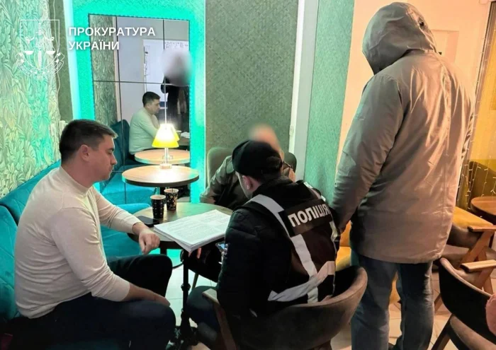 2 украинца продали американцу муляж лазерного оружия за $85 тысяч