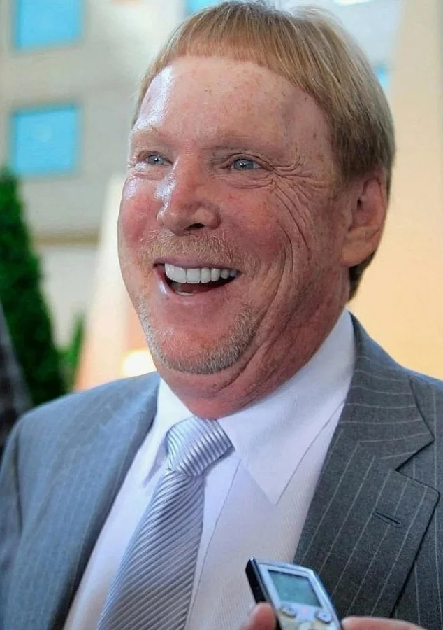 Марк Дэвис (69) и его 25-летняя партнёрша