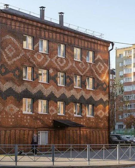 🧶 Дом в свитере: как Тюмень "связала" самый уютный мурал в России