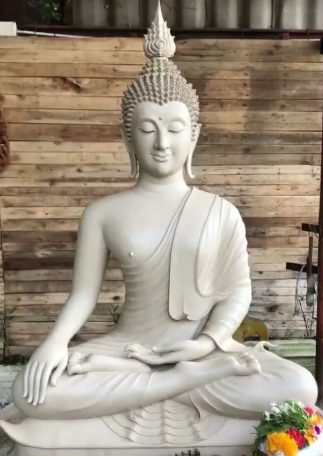 Монументальная статуя Будды высотой 3,5 метра, созданная с использованием технологии 3D-печати