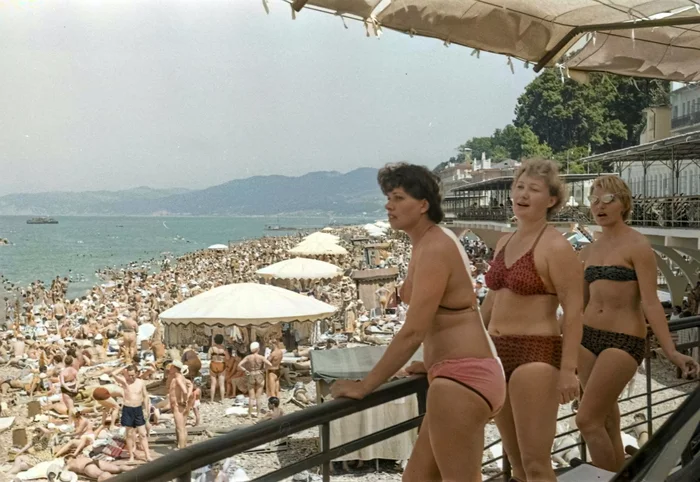 20 раскрашенных фотографий, передающих простую красоту эпохи СССР