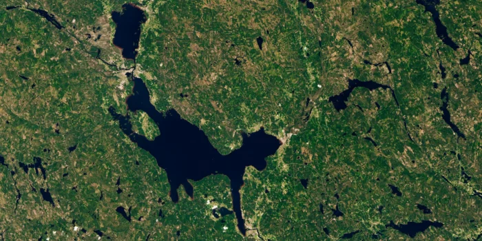 В древнем кратере, расположенном на нашей планете, ученые обнаружили живые организмы. Подобные формы жизни могут существовать и на Марсе.