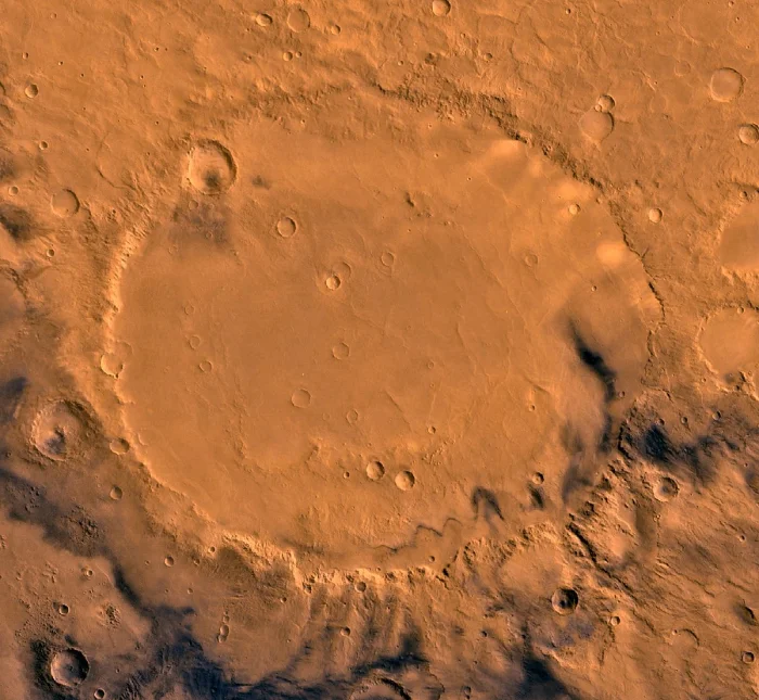 В древнем кратере, расположенном на нашей планете, ученые обнаружили живые организмы. Подобные формы жизни могут существовать и на Марсе.