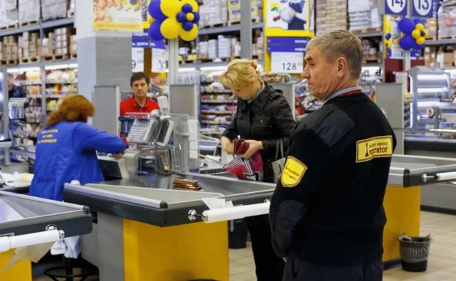 Женщины 55+ и магазинные кражи: признание охранника с семилетним стажем