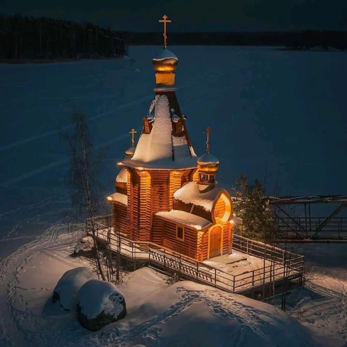 ⛪️ Церковь Андрея Первозванного: храм, выросший на ледниковом валуне