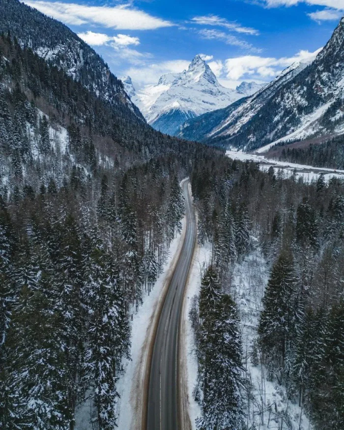 Дорога Теберда — Домбай: зимний маршрут, который покоряет с первого взгляда