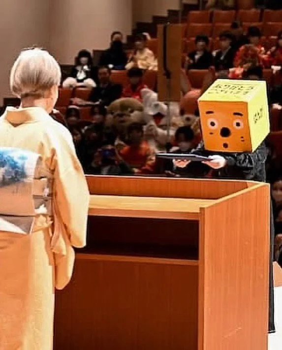 Киотский университет в Японии разрешает студентам надевать на церемонию вручения дипломов все что они захотят