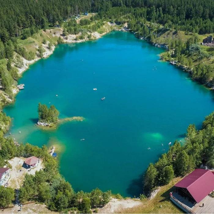🌊 Мраморное озеро в Абрашино: бирюзовая вода на месте древнего карьера