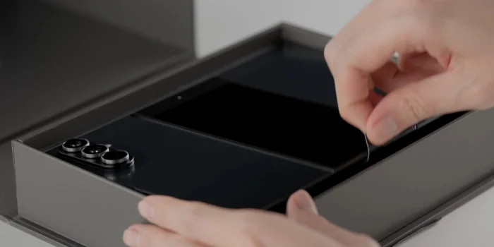 Samsung представила официальное видео распаковки Galaxy Z TriFold, демонстрирующее дизайн и функции «трикладушки»