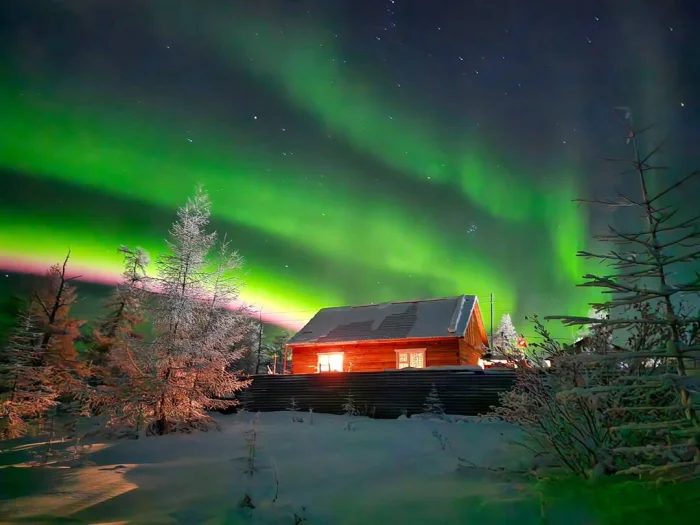 ✨ Северное сияние над Якутией — танец света на зимнем небе