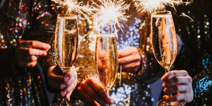 Советы сомелье: как не ошибиться с выбором шампанского и просекко на Новый год