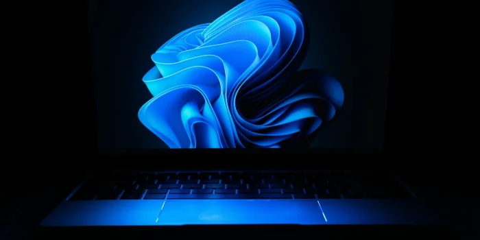 Тёмный режим в Windows 11 получил необычное обновление, которое делает его… слишком ярким