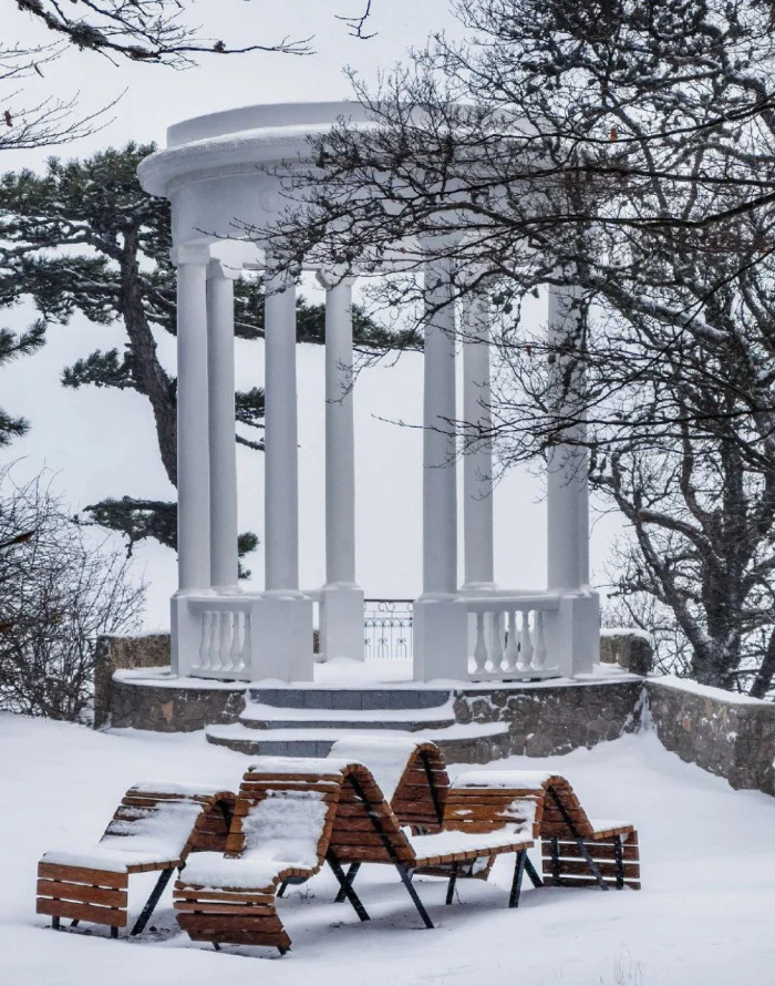 🏛 Заснеженная Серебряная Беседка на горе Ай-Петри