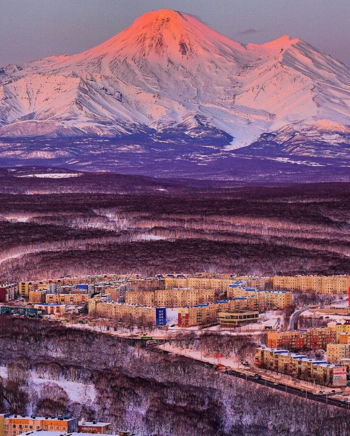 🌅 Завораживающий закат с Мишенной сопки на Камчатке