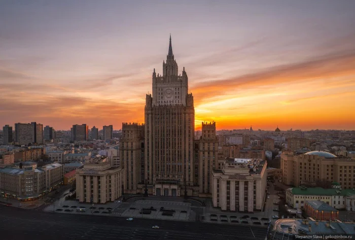 🏢 Здание МИД: сталинская высотка без звезды