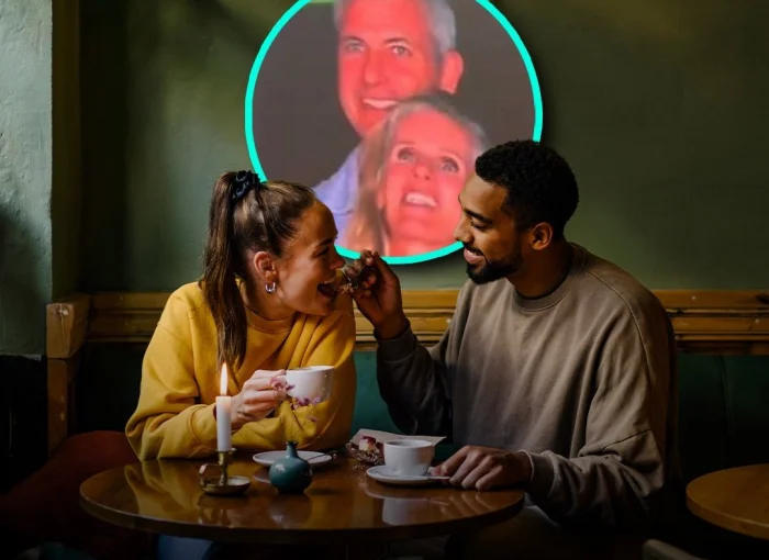 Мужчина подал в суд после «засвета» с любовницей