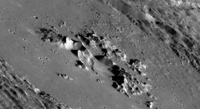 Вулканический загадочный кратер Абедин на Меркурии