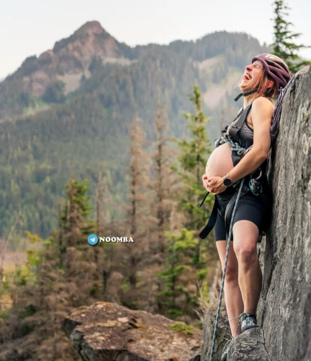 Беременная покоряет скалы