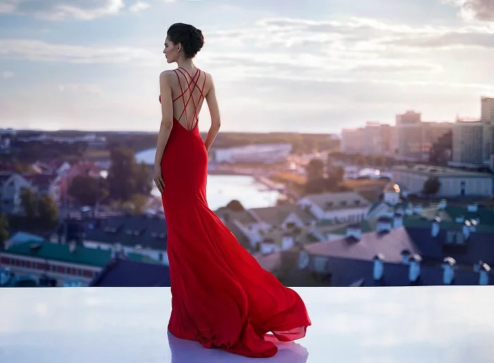 Девушки в красном