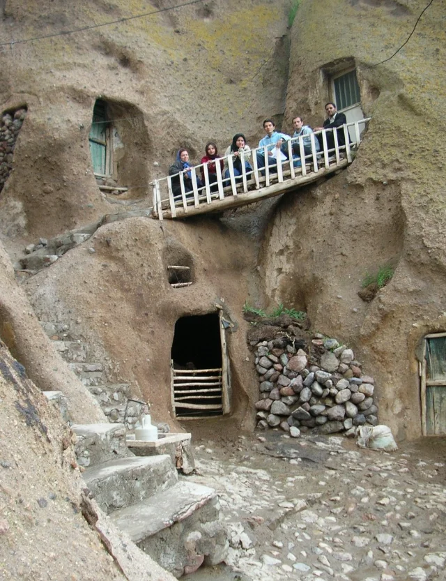 Кандован — город, высеченный в скалах