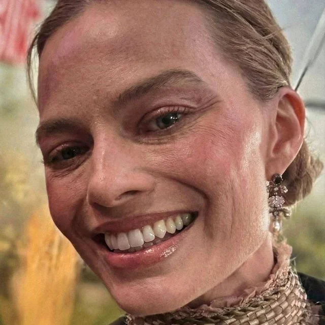 Марго Робби столкнулась с критикой в соцсетях из-за фотографии без ретуши