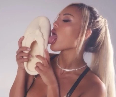 Порноактриса и digital-икона Казуми выпустила V. Mule в сотрудничестве с Rose in Good Faith