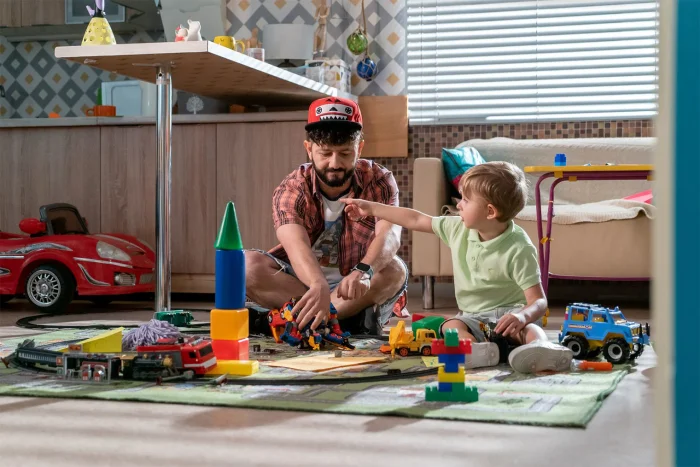 «Уволить Жору» — комедия с Данилой Козловским и Михаилом Галустяном, после которой можно почувствовать себя нехорошо