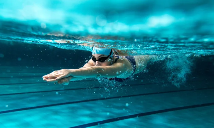 Девушки и плавание