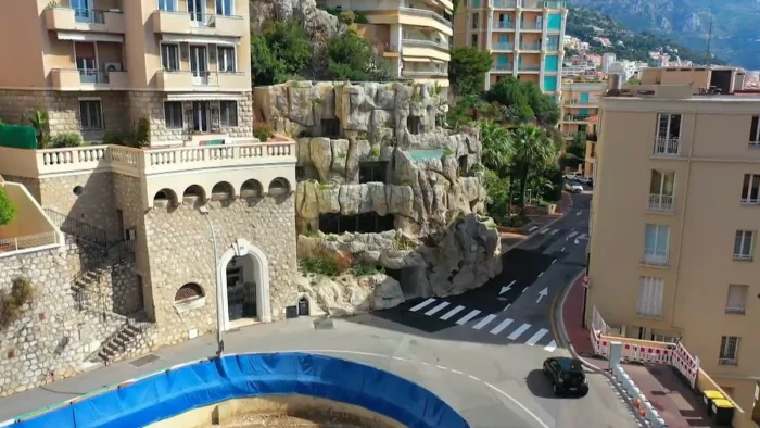 Дом внутри камня: уникальный особняк