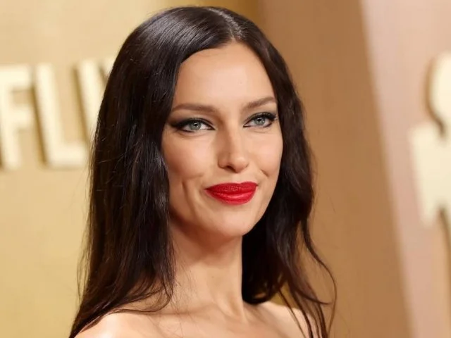 Ирина Шейк на SAG Awards: мировые СМИ обсуждают её наряд