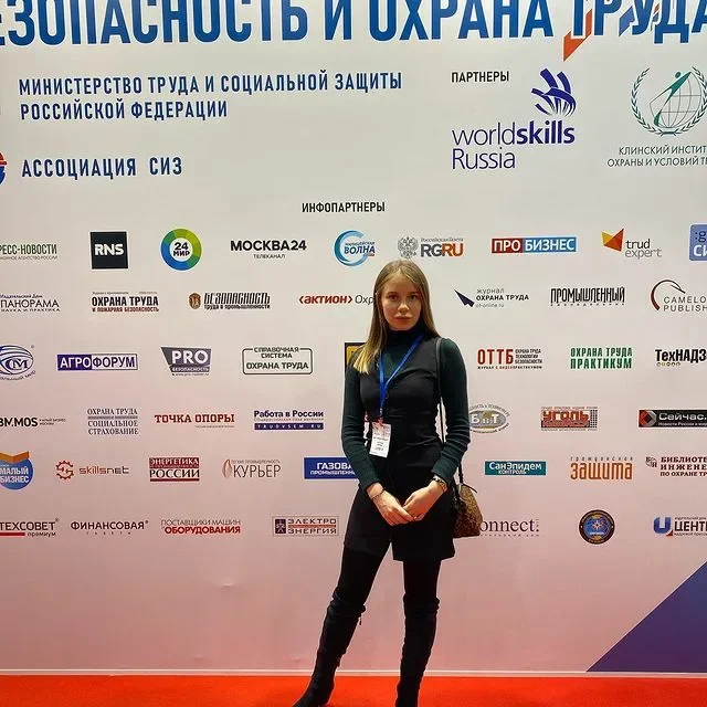 Сотрудницы на выставках и форумах