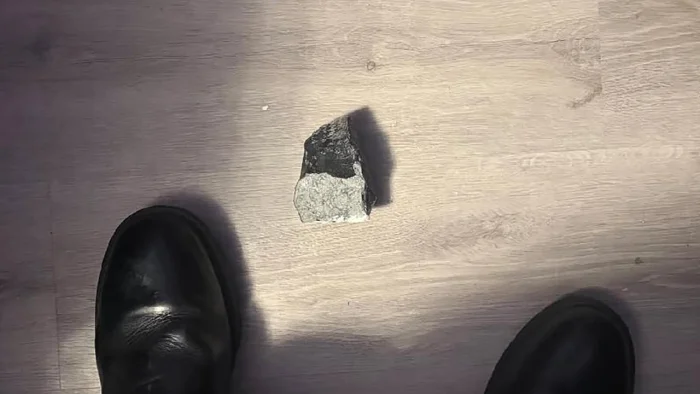 В Техасе метеоритный осколок пробил крышу дома