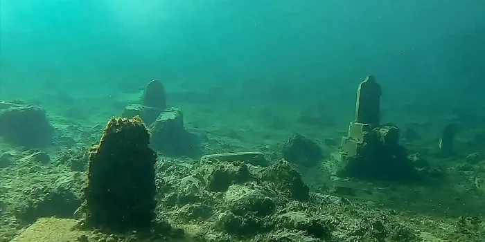 В Турции открыли древний затопленный город с древними гробницами