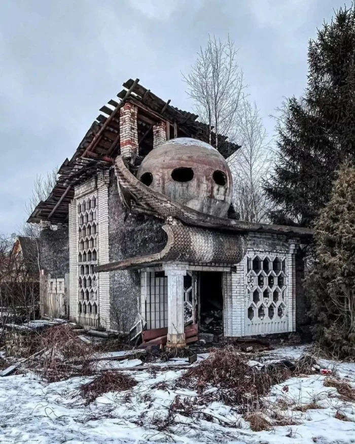 🏛 Заброшенный дом с шаром под Гатчиной