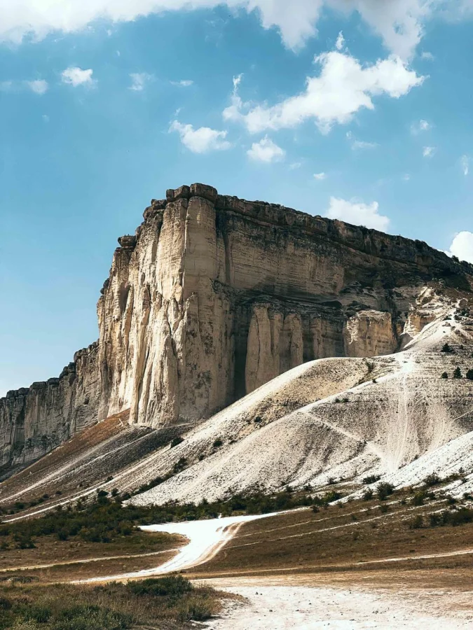 🌄 Белая скала — история в камне