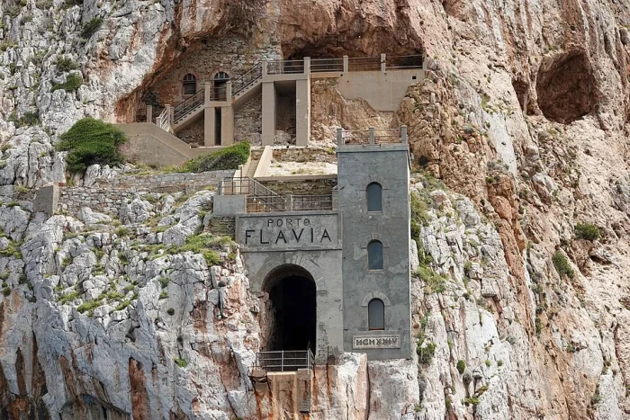 Как инженер вырезал порт в скале и назвал его именем дочери