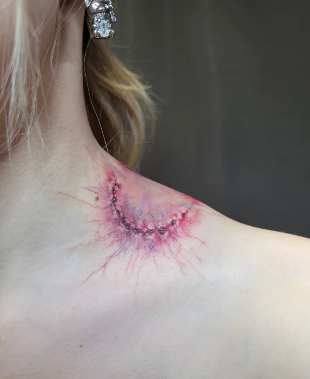 В Японии набирают популярность татуировки в виде укусов зомби