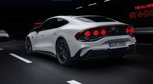 Mercedes-AMG показал новый электрический суперкар почти на 1200 л.с.: ставка на будущее без бензина