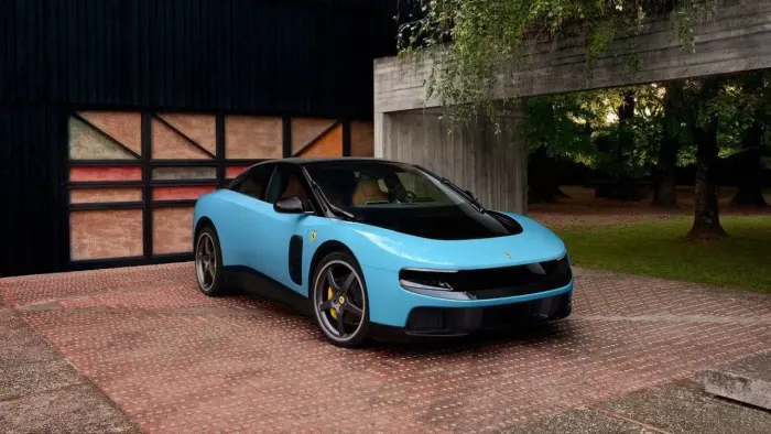 Как первый электрокар Ferrari стал мемом