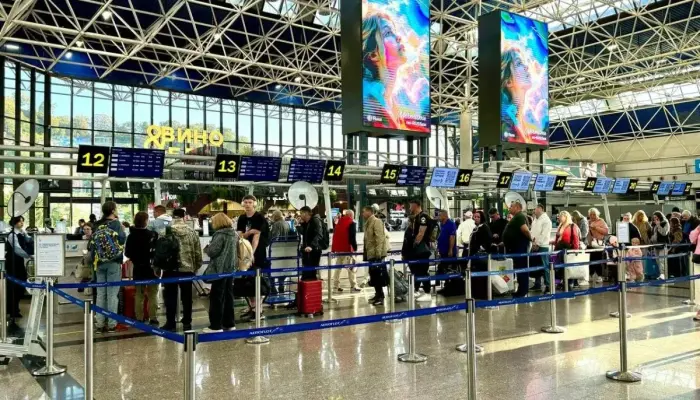 Коллапс в аэропорту Сочи: тысячи пассажиров не могут вылететь из-за закрытого неба