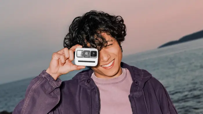 Polaroid обновила ретро-камеру Go: третье поколение стало удобнее для селфи