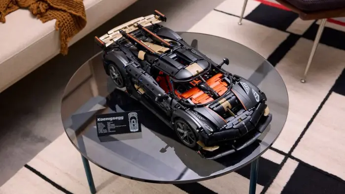 Собранный из LEGO полноразмерный Koenigsegg побил рекорд скорости