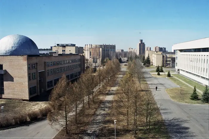 Как живут космонавты в Звездном городке за колючей проволокой