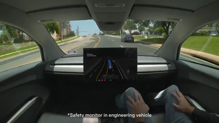 Электромобиль Tesla без руля и педалей появился на дорогах