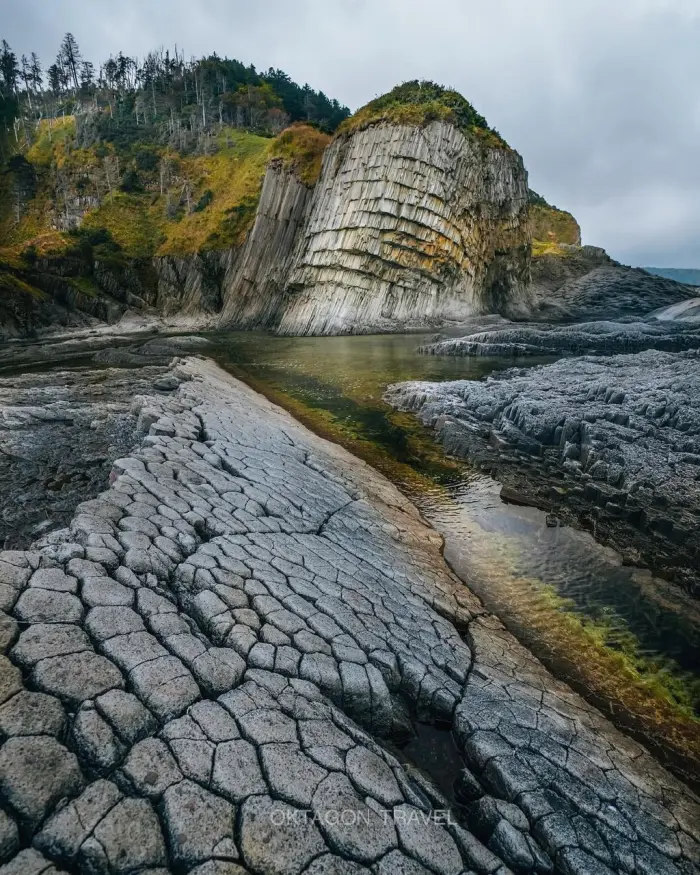 🏔 Мыс Столбчатый 🌊 Каменный берег, созданный вулканом