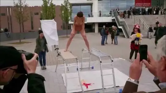 От скандальных перформансов до фильмов 18+: как Milo Moiré превратила собственное тело в искусство