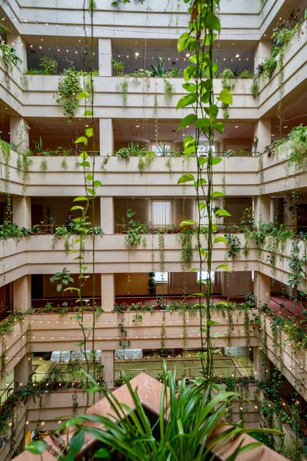 🏣 Отель «Протон» 🚀 Гостиница с космической историей и необычным атриумом