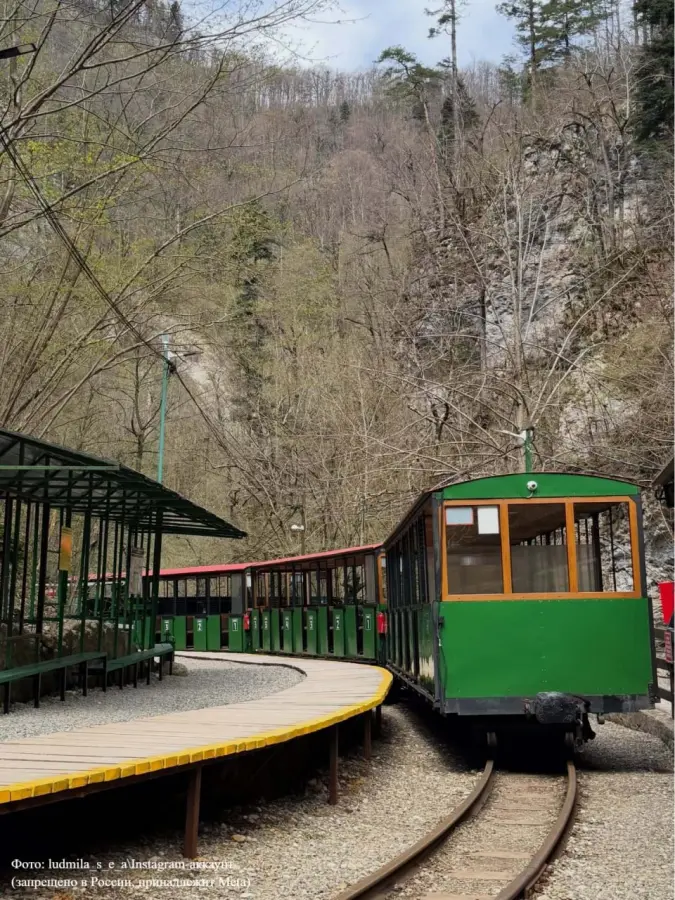 🏔🚂 Узкоколейная железная дорога в Гуамском ущелье