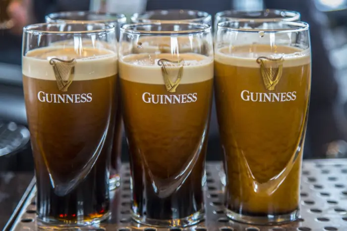 Зачем в банке Guinness находится пластиковый шарик