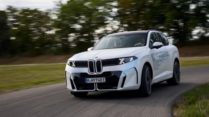 BMW показала водородный X5: что известно о новом кроссовере